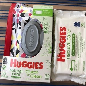 Huggies baby wipes and reusable clutch